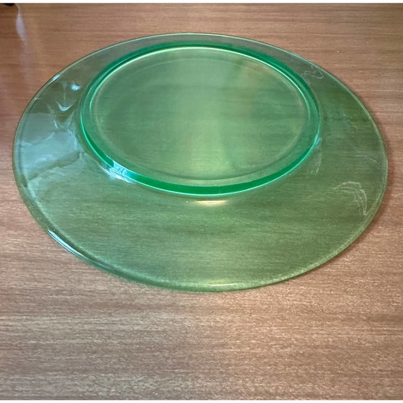 Vintage 9 1/2” uranium glass plate - Picture 7 of 10